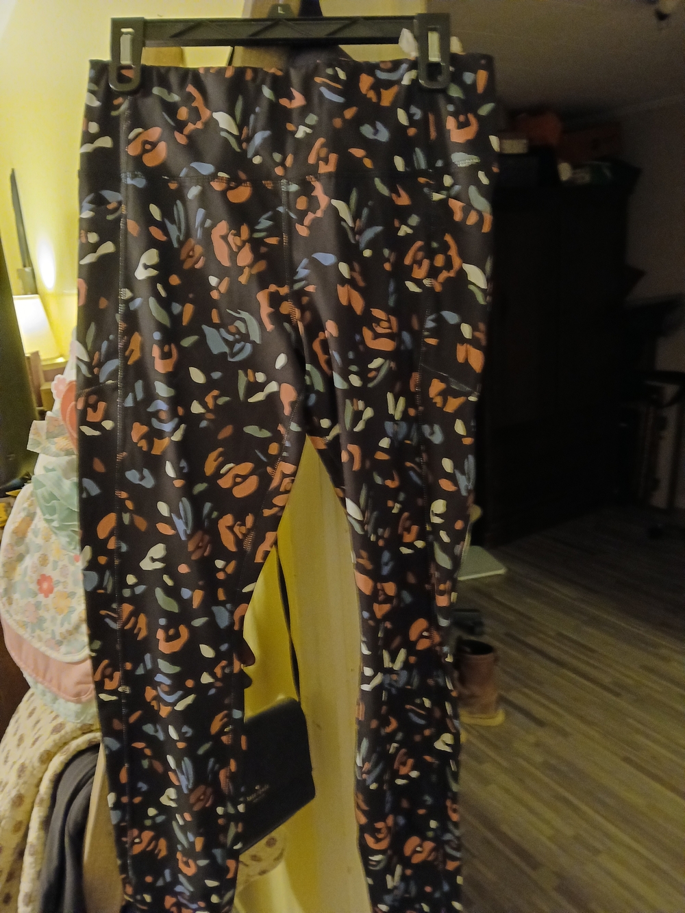 Cropped Floral-Print Ankle Pants in Black and Multi